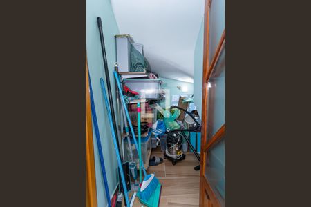 Deposito / escada de casa à venda com 3 quartos, 223m² em Vila Roque, São Paulo
