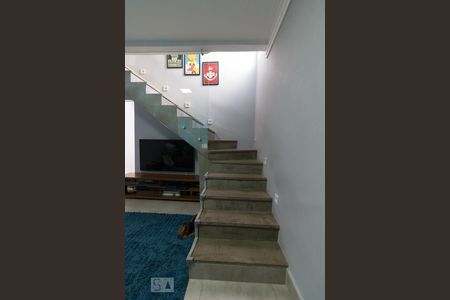 Escadas de casa para alugar com 2 quartos, 150m² em Centro, Guarulhos