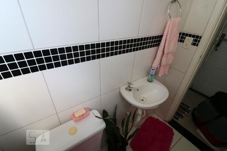 Lavabo de apartamento para alugar com 2 quartos, 65m² em Jardim Guairaca, São Paulo