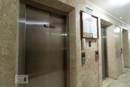Apartamento à venda com 93m², 4 quartos e sem vaga Apartamento à venda com 93m², 4 quartos e sem vagaElevador