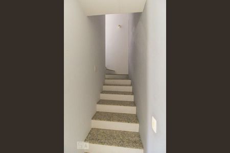 Escada de casa de condomínio à venda com 3 quartos, 105m² em Chora Menino, São Paulo