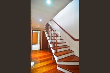 Escada de casa à venda com 3 quartos, 232m² em São José, Canoas