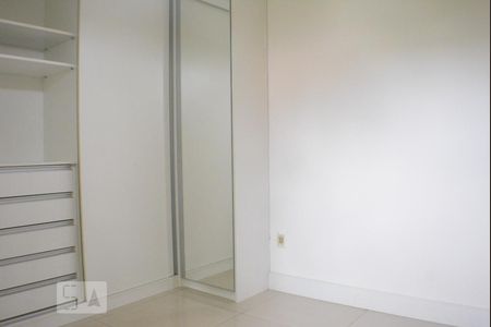 Quarto 1 com banheiro de apartamento para alugar com 3 quartos, 140m² em Caminho das Árvores, Salvador