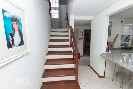 Escada de casa à venda com 4 quartos, 300m² em Niterói, Canoas