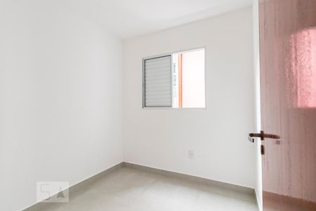 Quarto 1 de apartamento para alugar com 2 quartos, 40m² em Parque São Jorge, São Paulo