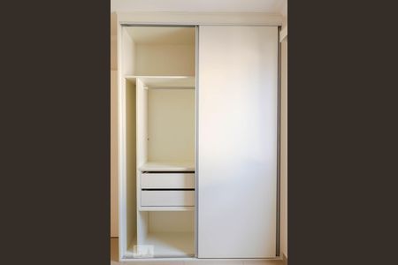 Quarto 1 - armário de apartamento para alugar com 2 quartos, 43m² em Vila São Cristóvão, Valinhos