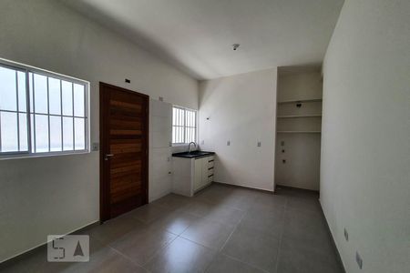 Sala de Estar/Cozinha/Área de Serviço de casa de condomínio para alugar com 2 quartos, 47m² em Vila Moraes, São Paulo