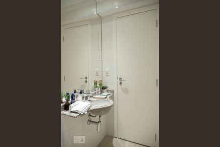 Lavabo de apartamento à venda com 3 quartos, 120m² em Vila Gumercindo, São Paulo