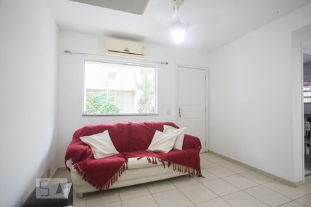 Sala de casa de condomínio para alugar com 3 quartos, 118m² em Taquara, Rio de Janeiro