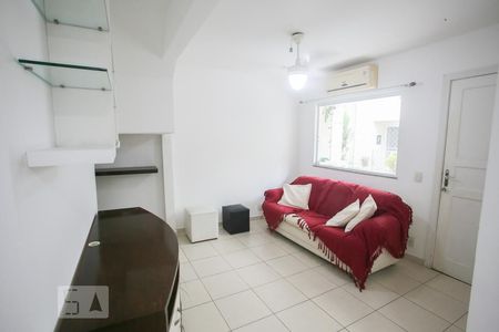 Sala de casa de condomínio para alugar com 3 quartos, 118m² em Taquara, Rio de Janeiro