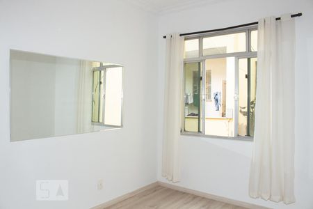 Sala de apartamento à venda com 2 quartos, 61m² em Vaz Lobo, Rio de Janeiro