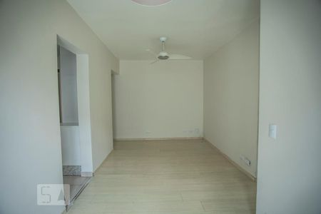 Sala de Estar de apartamento à venda com 2 quartos, 58m² em Vila Santa Catarina, São Paulo