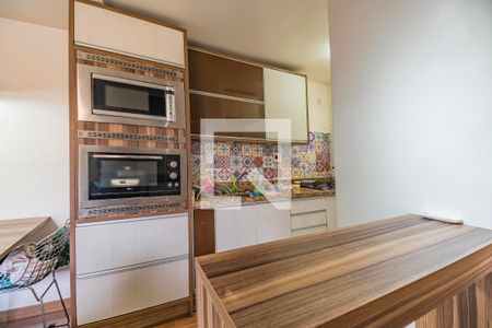 Cozinha  de apartamento à venda com 2 quartos, 60m² em Mário Quintana, Porto Alegre