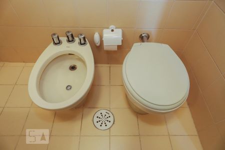 Apartamento à venda com 104m², 2 quartos e 1 vaga Apartamento à venda com 104m², 2 quartos e 1 vagaBanheiro Social