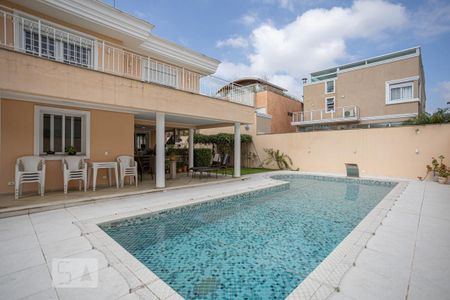 Casa de condomínio à venda com 900m², 5 quartos e sem vaga Casa de condomínio à venda com 900m², 5 quartos e sem vagaPiscina