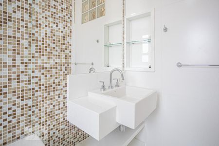 Casa de condomínio à venda com 900m², 5 quartos e sem vaga Casa de condomínio à venda com 900m², 5 quartos e sem vagaBanheiro 3