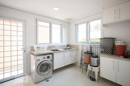 Casa de condomínio à venda com 900m², 5 quartos e sem vaga Casa de condomínio à venda com 900m², 5 quartos e sem vagaÁrea de Serviço