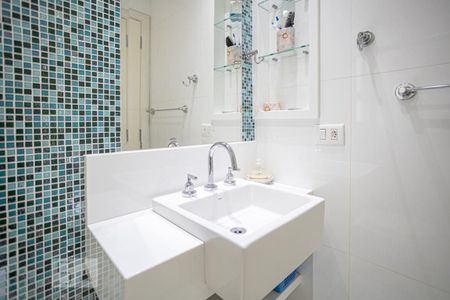 Casa de condomínio à venda com 900m², 5 quartos e sem vaga Casa de condomínio à venda com 900m², 5 quartos e sem vagaBanheiro 1