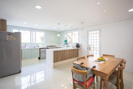 Casa de condomínio à venda com 900m², 5 quartos e sem vaga Casa de condomínio à venda com 900m², 5 quartos e sem vagaCozinha