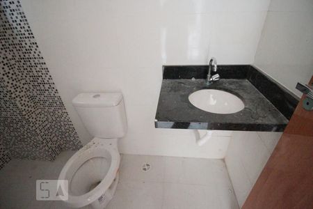 Banheiro de apartamento para alugar com 1 quarto, 27m² em Vila Jacuí, São Paulo