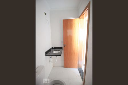 Banheiro de apartamento para alugar com 1 quarto, 27m² em Vila Jacuí, São Paulo