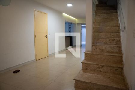 Sala de casa para alugar com 4 quartos, 230m² em Água Branca, São Paulo