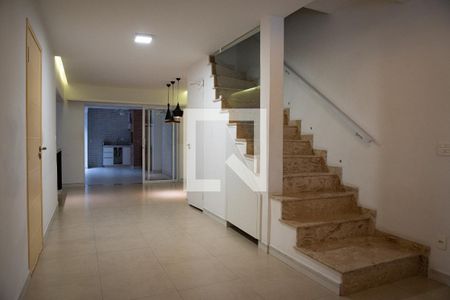 Sala de casa para alugar com 4 quartos, 230m² em Água Branca, São Paulo