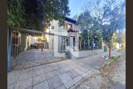 Fachada de casa à venda com 4 quartos, 260m² em Passo da Areia, Porto Alegre