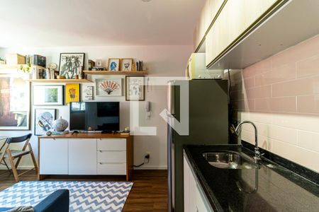 Cozinha de apartamento para alugar com 1 quarto, 25m² em Vila Buarque, São Paulo