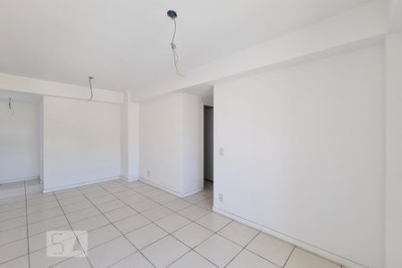 Sala de apartamento à venda com 2 quartos, 60m² em Sampaio, Rio de Janeiro