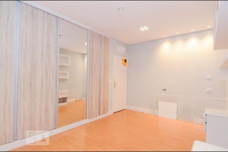 Casa à venda com 411m², 5 quartos e 8 vagas Casa à venda com 411m², 5 quartos e 8 vagasQuarto 2 - Suíte