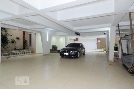 Casa à venda com 411m², 5 quartos e 8 vagas Casa à venda com 411m², 5 quartos e 8 vagasGaragem