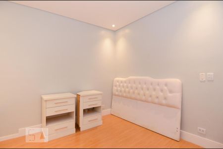 Casa à venda com 411m², 5 quartos e 8 vagas Casa à venda com 411m², 5 quartos e 8 vagasQuarto 1 - Suíte