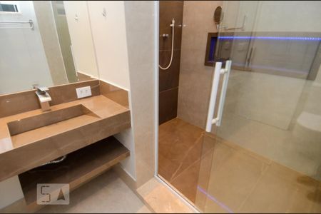 Casa à venda com 411m², 5 quartos e 8 vagas Casa à venda com 411m², 5 quartos e 8 vagasBanheiro da Suíte 3