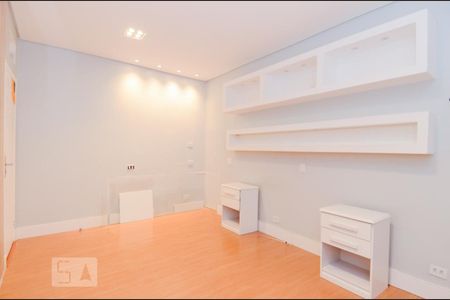 Casa à venda com 411m², 5 quartos e 8 vagas Casa à venda com 411m², 5 quartos e 8 vagasQuarto 2 - Suíte