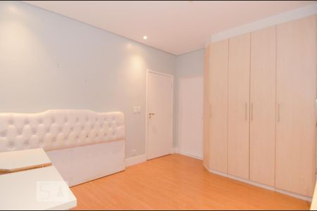 Casa à venda com 411m², 5 quartos e 8 vagas Casa à venda com 411m², 5 quartos e 8 vagasQuarto 1 - Suíte