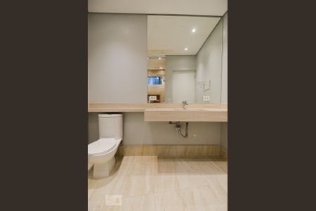 Casa à venda com 411m², 5 quartos e 8 vagas Casa à venda com 411m², 5 quartos e 8 vagasBanheiro da Suíte 2