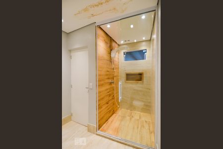 Casa à venda com 411m², 5 quartos e 8 vagas Casa à venda com 411m², 5 quartos e 8 vagasBanheiro da Suíte 2