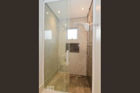 Casa à venda com 411m², 5 quartos e 8 vagas Casa à venda com 411m², 5 quartos e 8 vagasBanheiro da Suíte 1