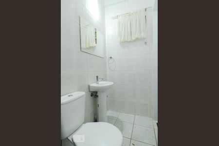 Casa à venda com 411m², 5 quartos e 8 vagas Casa à venda com 411m², 5 quartos e 8 vagasBanheiro de Serviço