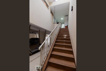 Casa à venda com 411m², 5 quartos e 8 vagas Casa à venda com 411m², 5 quartos e 8 vagasEscada da Área de Serviço