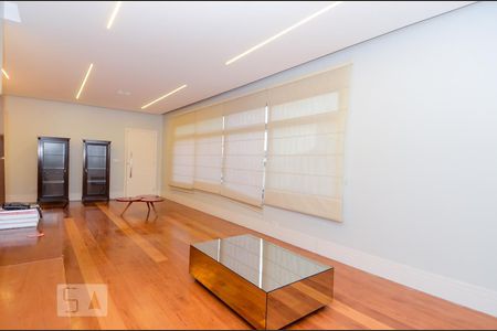 Sala de Estar de casa à venda com 5 quartos, 411m² em Vila Augusta, Guarulhos