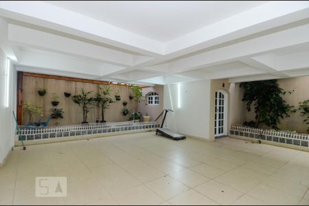 Casa à venda com 411m², 5 quartos e 8 vagas Casa à venda com 411m², 5 quartos e 8 vagasGaragem