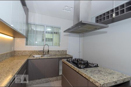 Casa à venda com 411m², 5 quartos e 8 vagas Casa à venda com 411m², 5 quartos e 8 vagasCozinha
