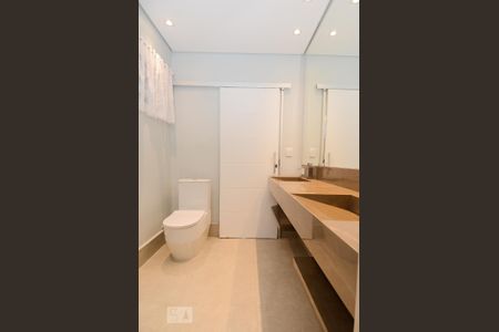 Casa à venda com 411m², 5 quartos e 8 vagas Casa à venda com 411m², 5 quartos e 8 vagasBanheiro da Suíte 3