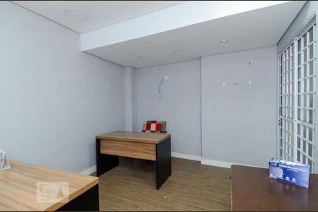 Casa à venda com 411m², 5 quartos e 8 vagas Casa à venda com 411m², 5 quartos e 8 vagasEscritório