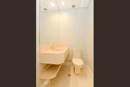 Casa à venda com 411m², 5 quartos e 8 vagas Casa à venda com 411m², 5 quartos e 8 vagasLavabo