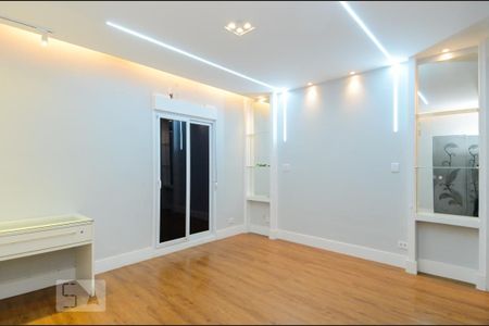 Casa à venda com 411m², 5 quartos e 8 vagas Casa à venda com 411m², 5 quartos e 8 vagasQuarto 3 - Suíte