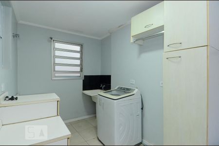 Casa à venda com 411m², 5 quartos e 8 vagas Casa à venda com 411m², 5 quartos e 8 vagasÁrea de Serviço