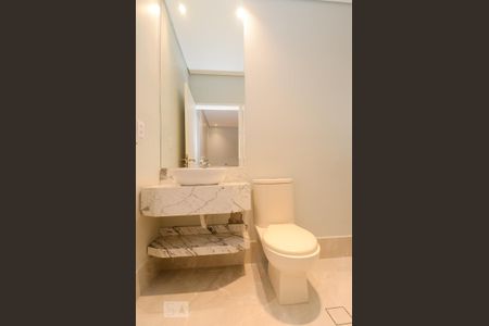 Casa à venda com 411m², 5 quartos e 8 vagas Casa à venda com 411m², 5 quartos e 8 vagasBanheiro da Suíte 1